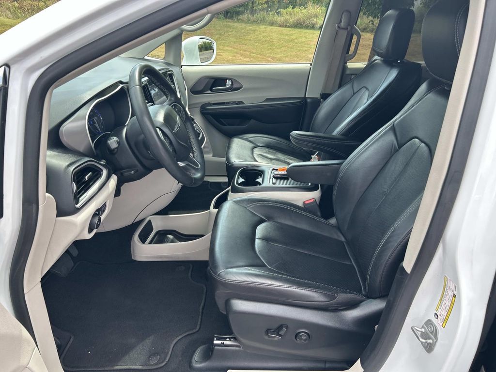 Used 2022 Chrysler Pacifica Van
