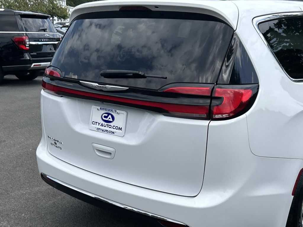 Used 2022 Chrysler Pacifica Van
