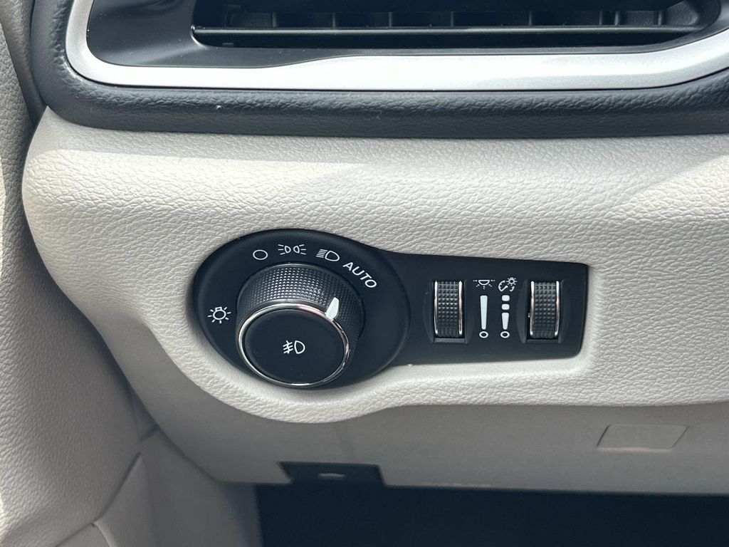Used 2022 Chrysler Pacifica Van