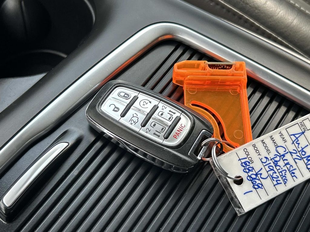 Used 2022 Chrysler Pacifica Van