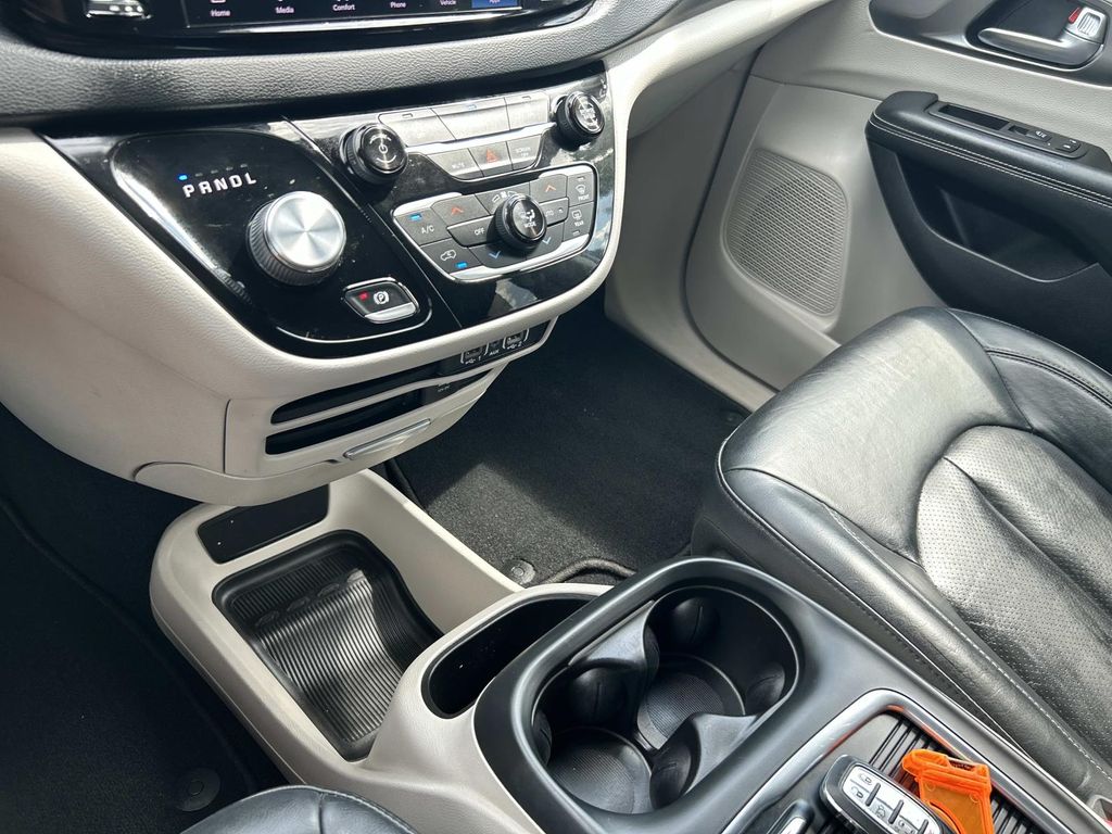 Used 2022 Chrysler Pacifica Van