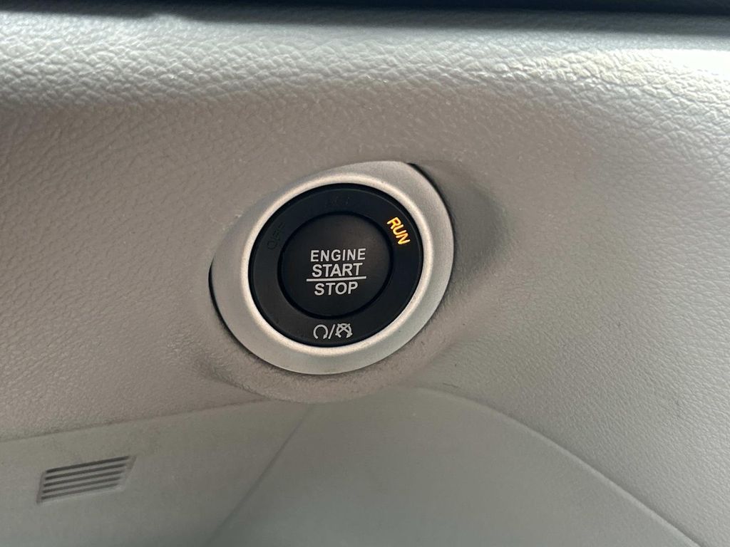 Used 2022 Chrysler Pacifica Van