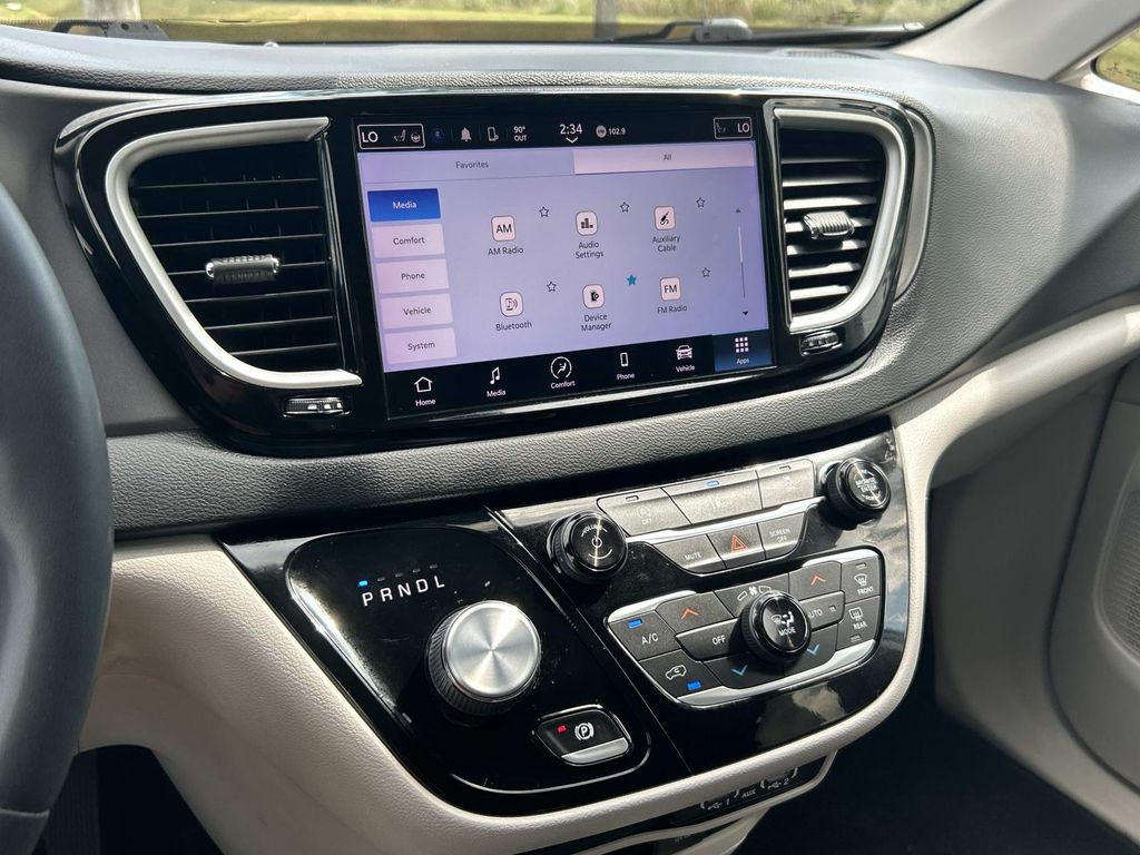 Used 2022 Chrysler Pacifica Van