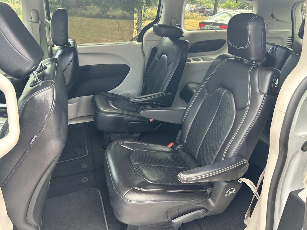 Used 2022 Chrysler Pacifica Van