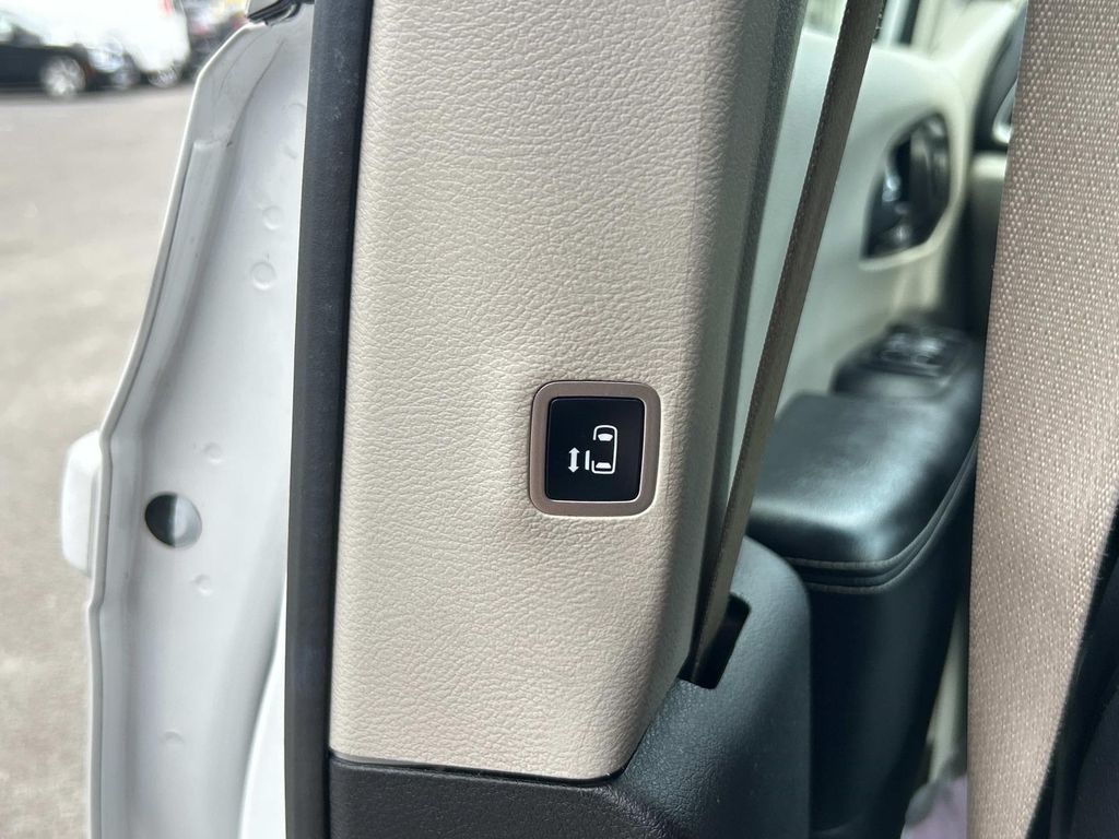 Used 2022 Chrysler Pacifica Van