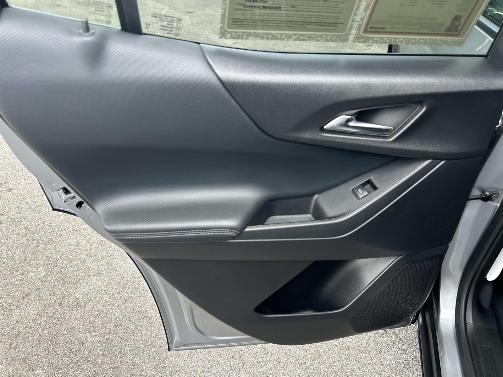 Vehicle photo 27