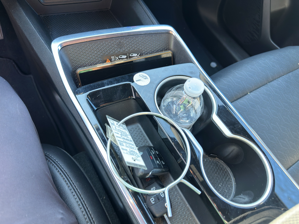 Vehicle photo 24
