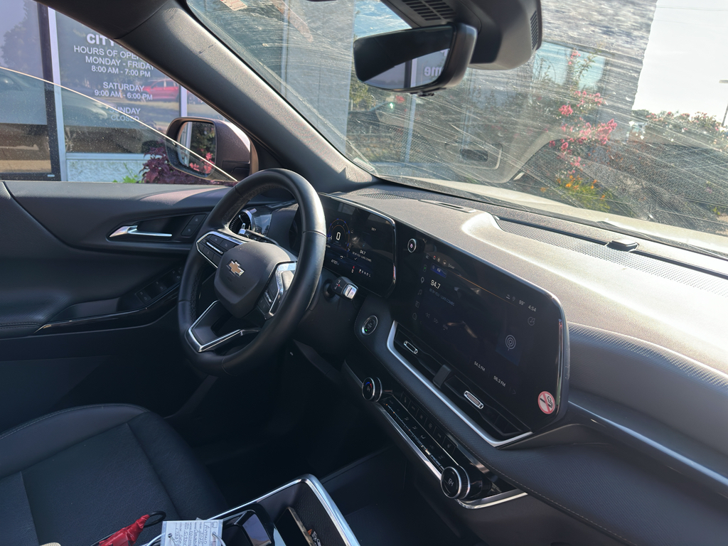Vehicle photo 11