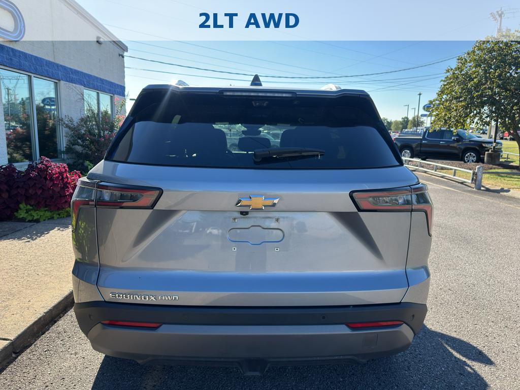 Vehicle photo 5