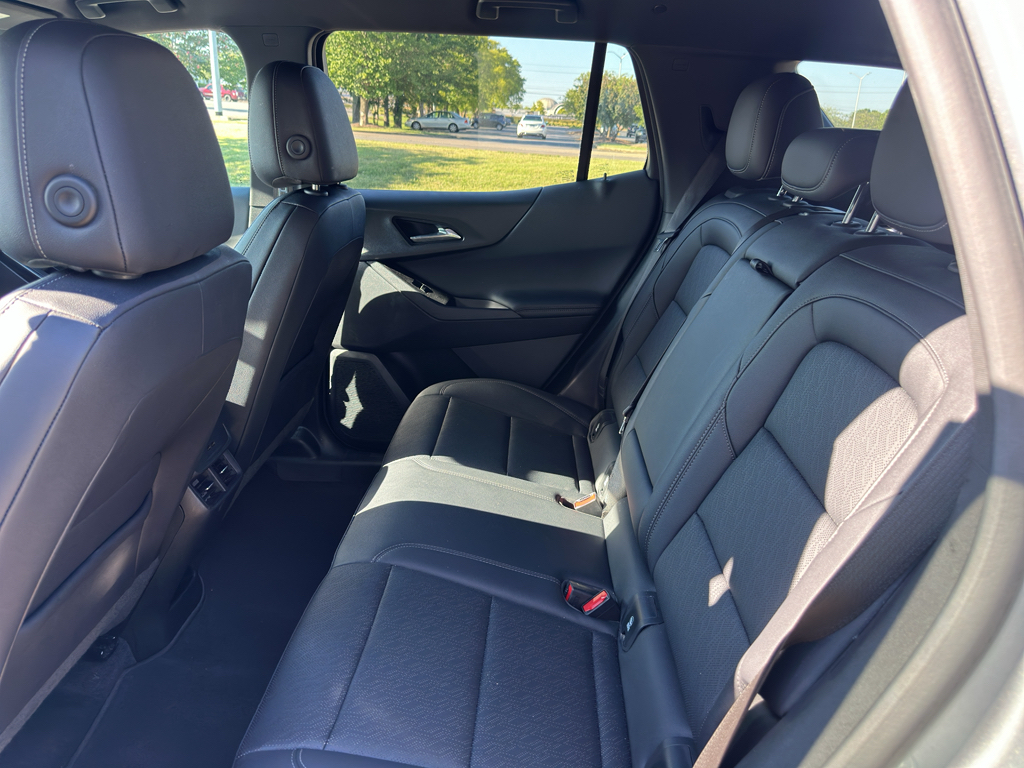 Vehicle photo 15