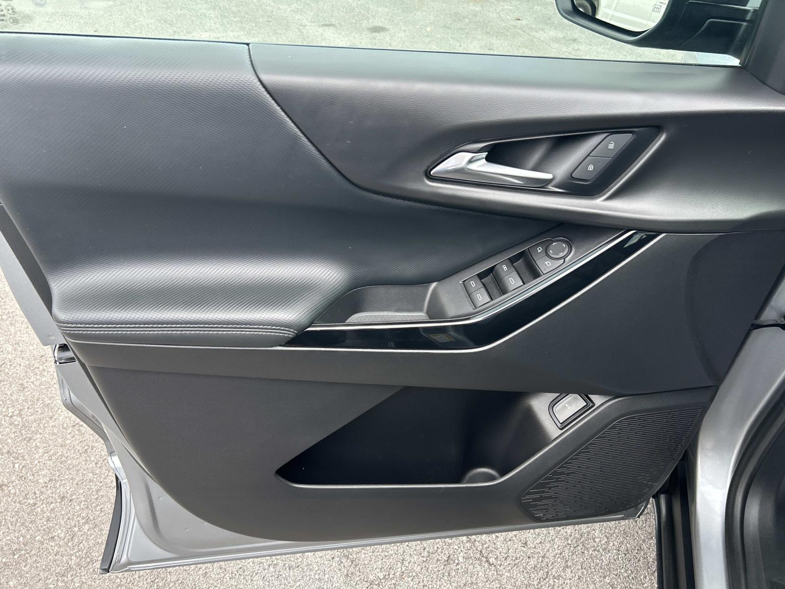 Vehicle photo 29