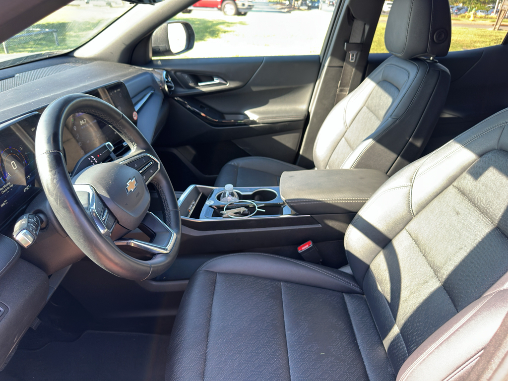 Vehicle photo 17