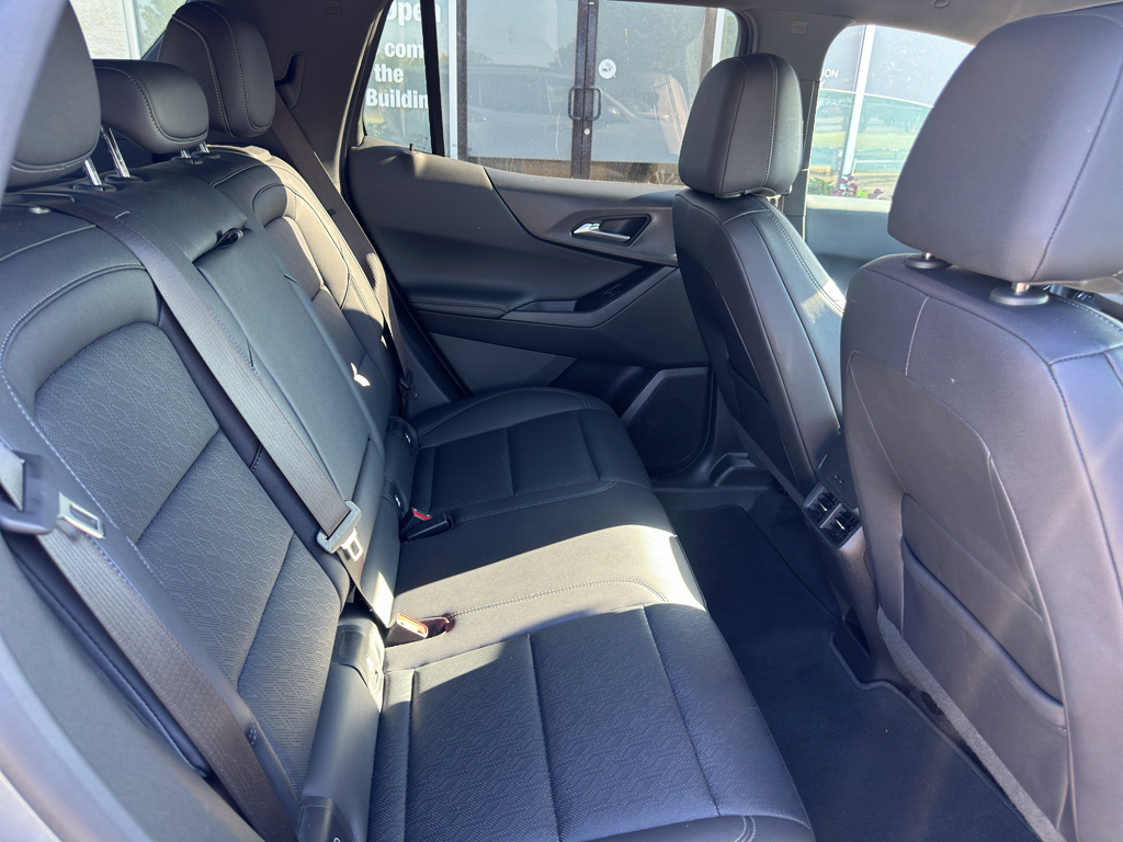 Vehicle photo 13