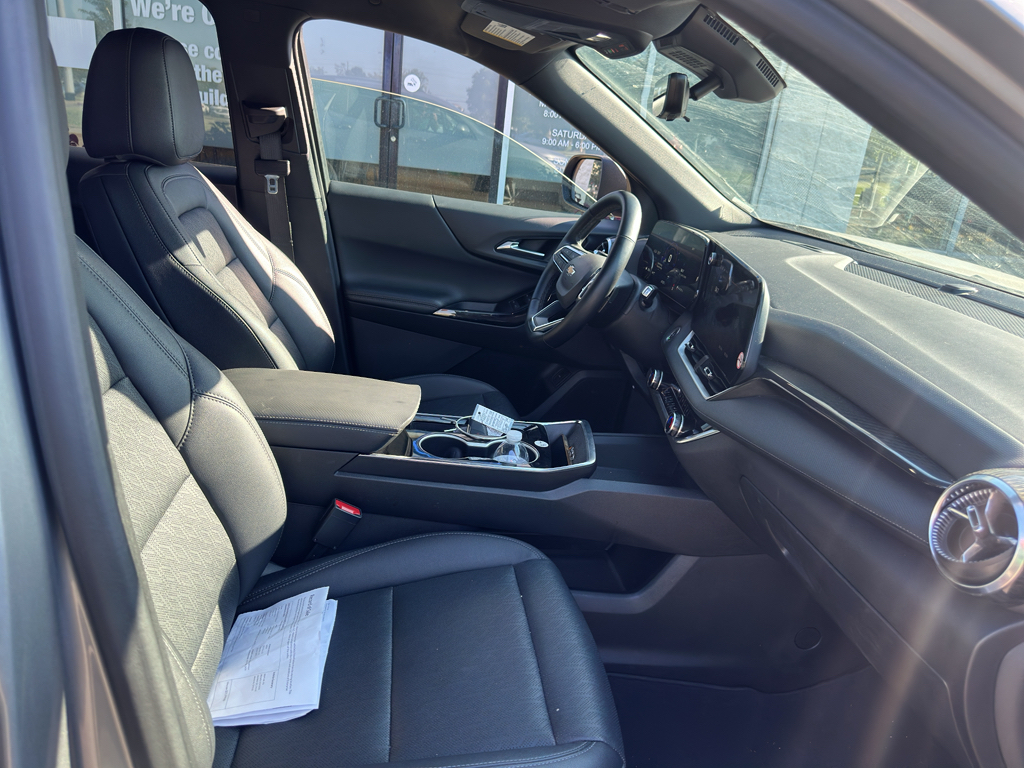 Vehicle photo 10