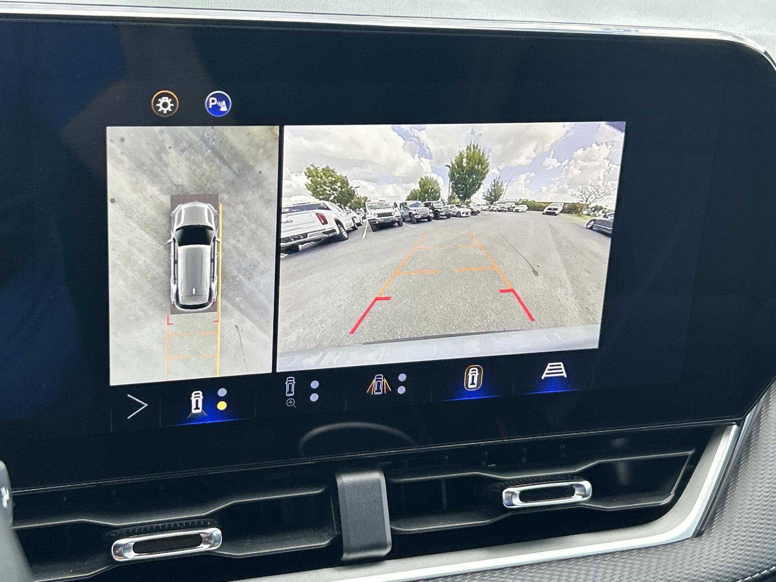 Vehicle photo 32