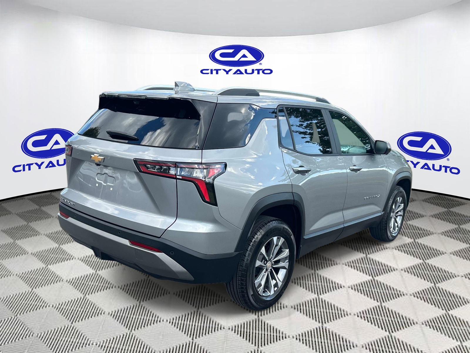 Vehicle photo 3