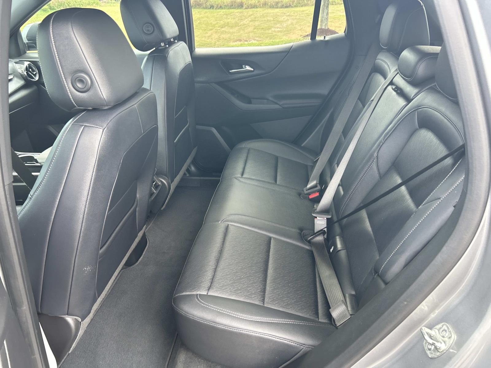 Vehicle photo 26