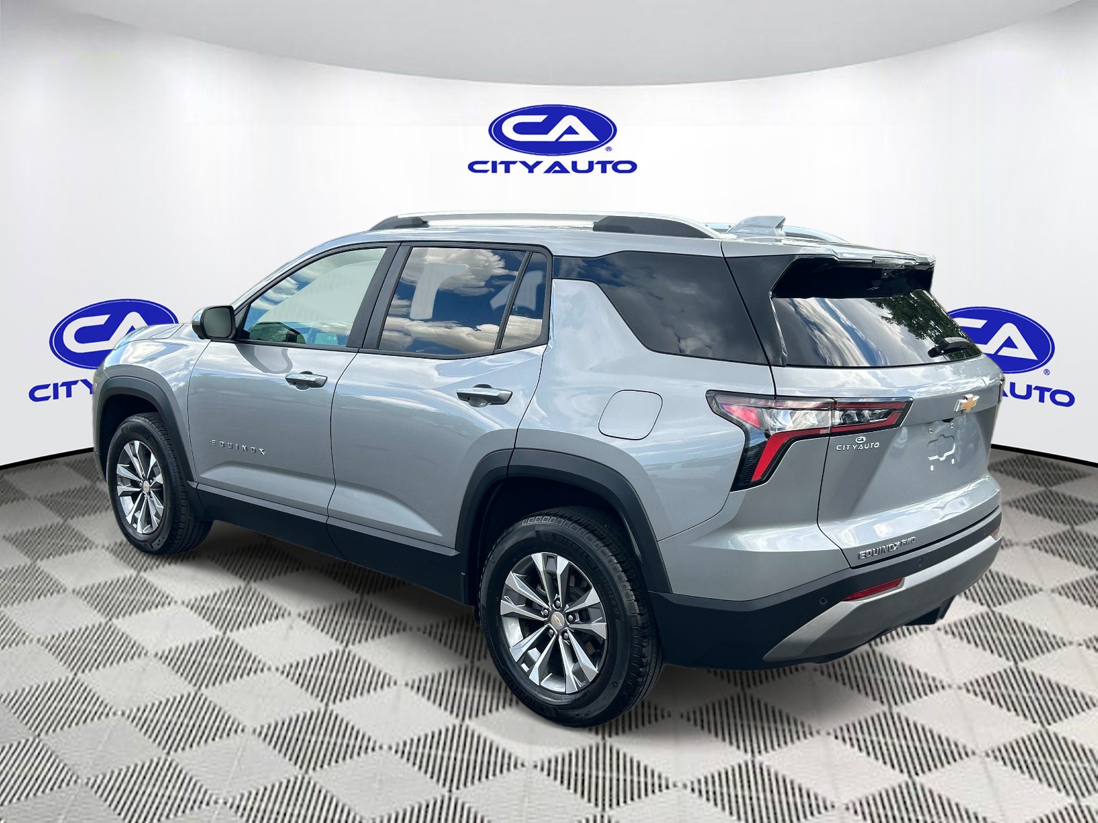Vehicle photo 5