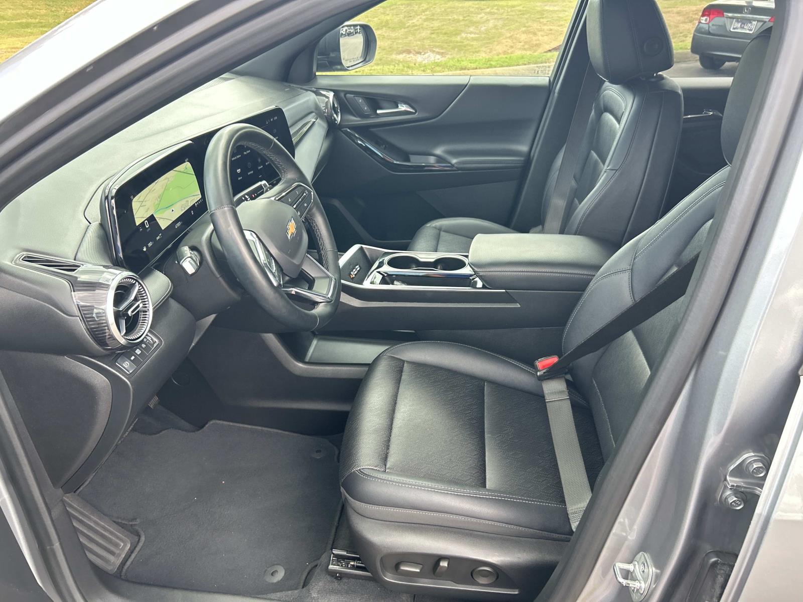 Vehicle photo 28