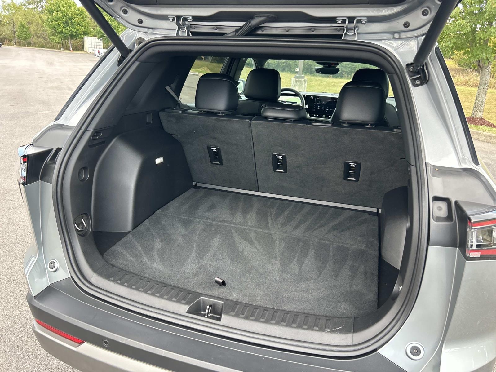 Vehicle photo 14