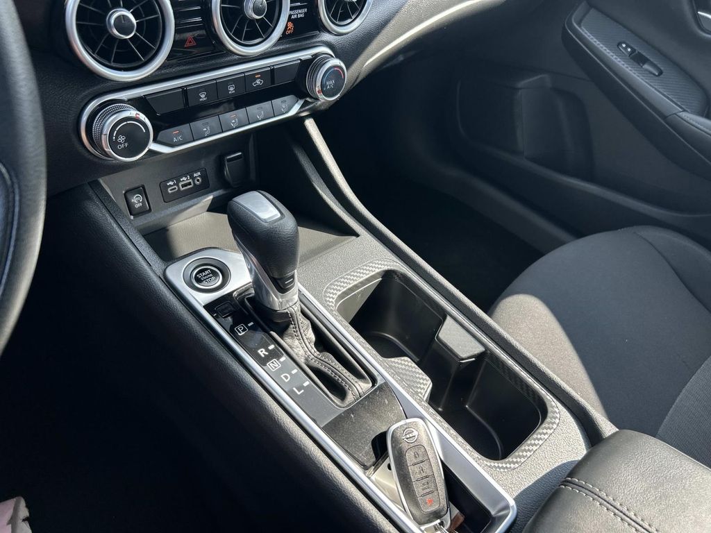 Vehicle photo 29