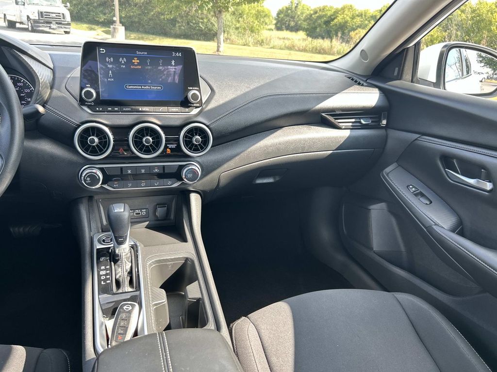 Vehicle photo 19