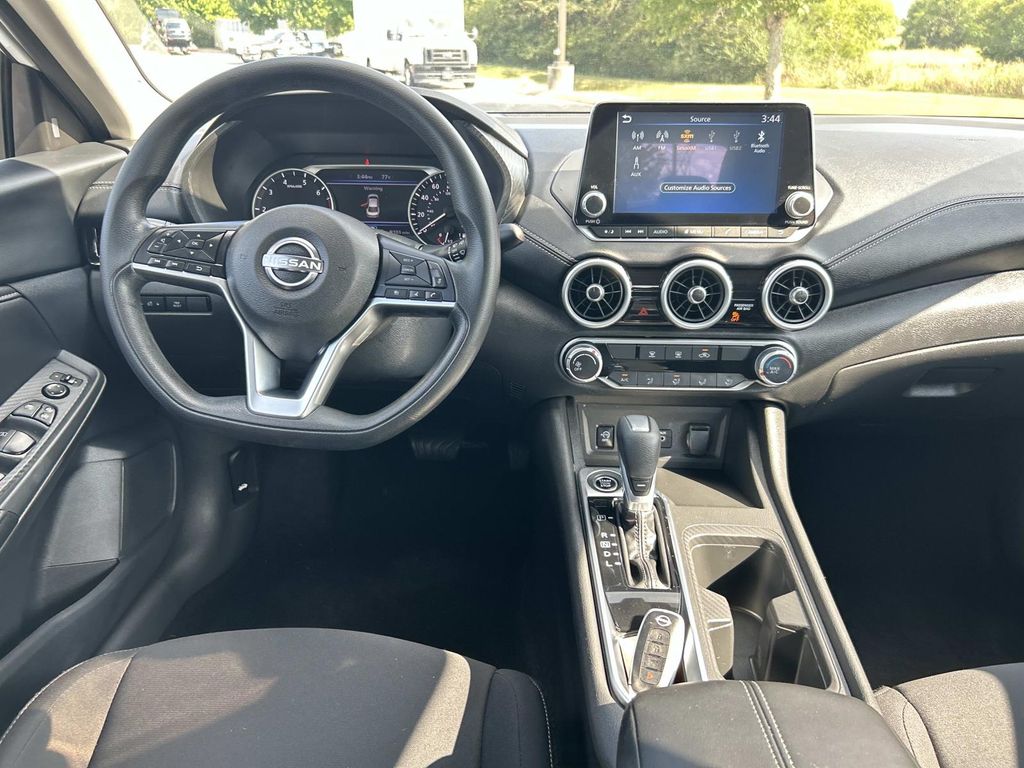 Vehicle photo 17