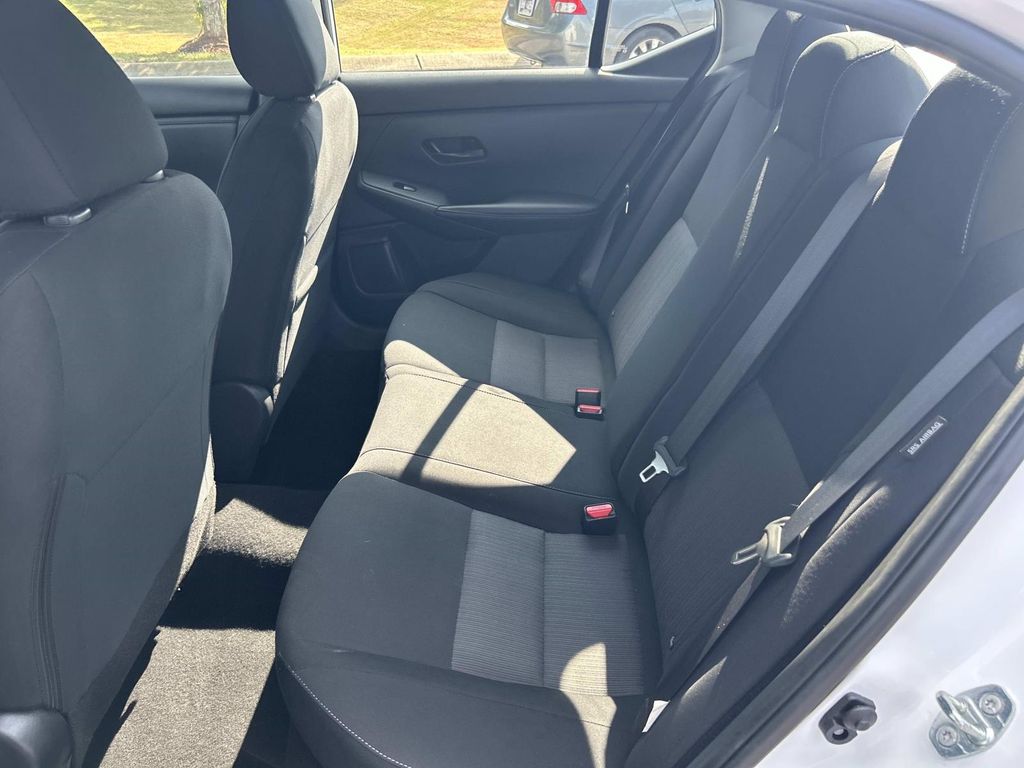 Vehicle photo 20