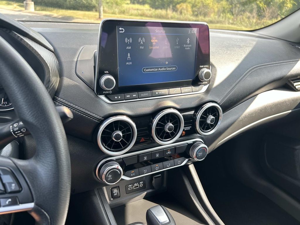 Vehicle photo 27