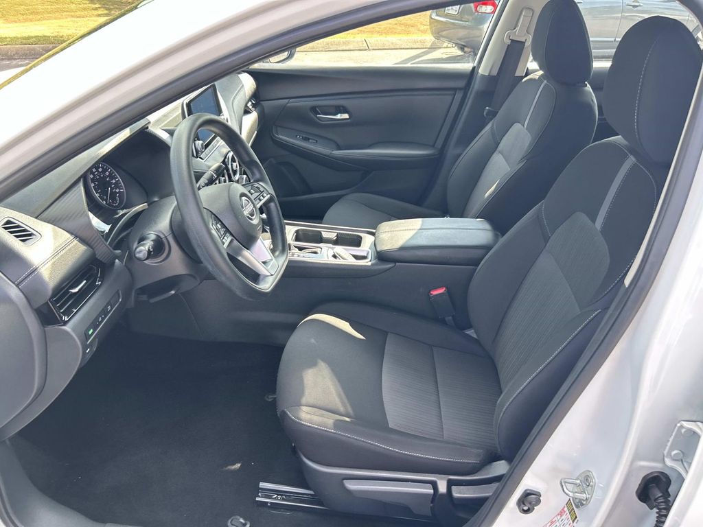 Vehicle photo 23