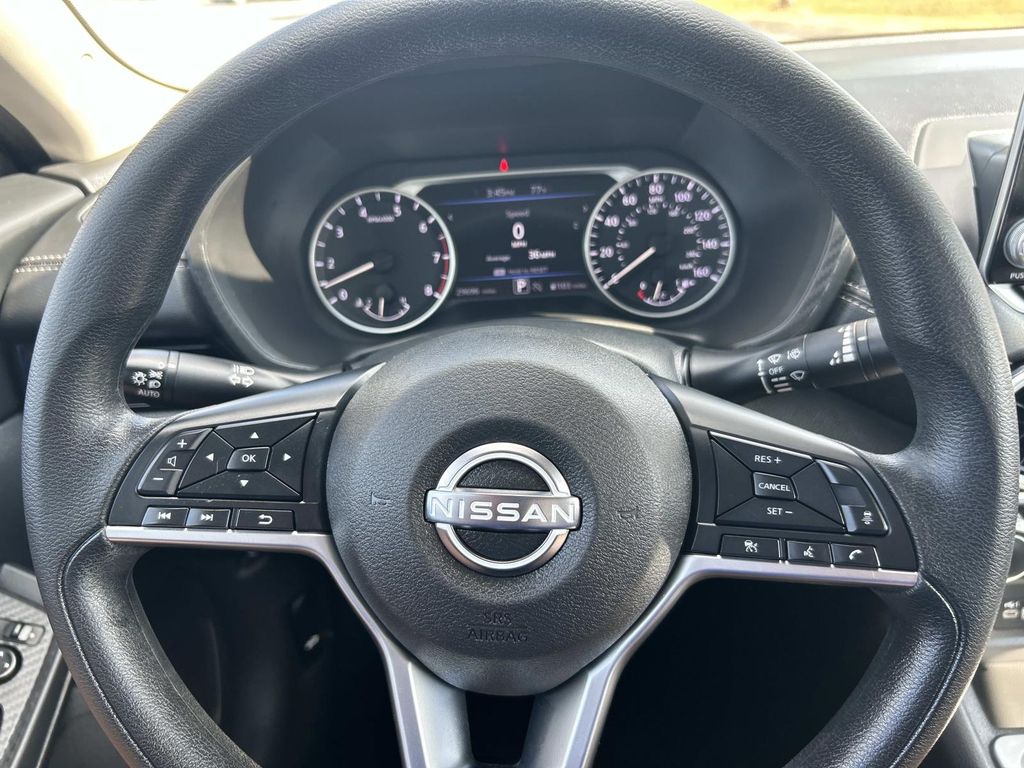 Vehicle photo 32