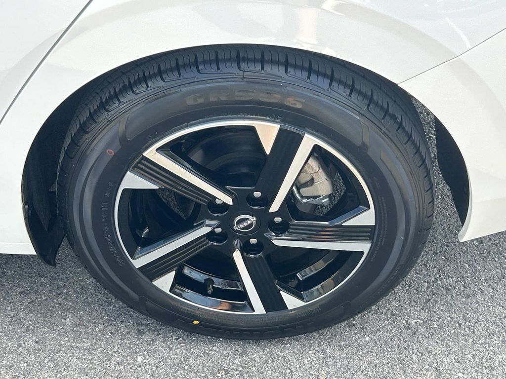 Vehicle photo 14