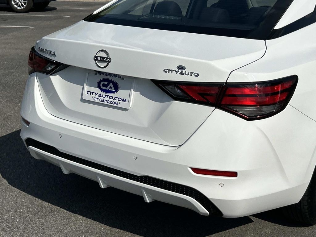 Vehicle photo 13