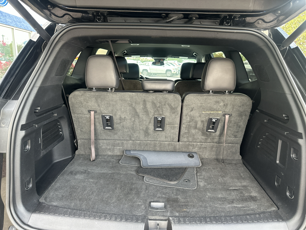 Vehicle photo 17