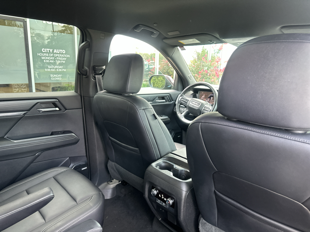 Vehicle photo 14
