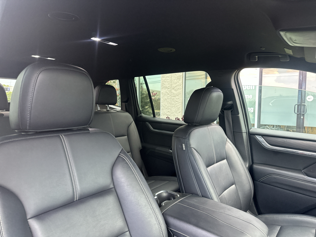 Vehicle photo 12