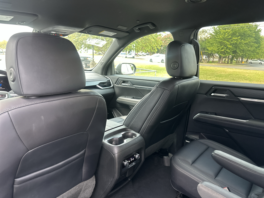 Vehicle photo 19