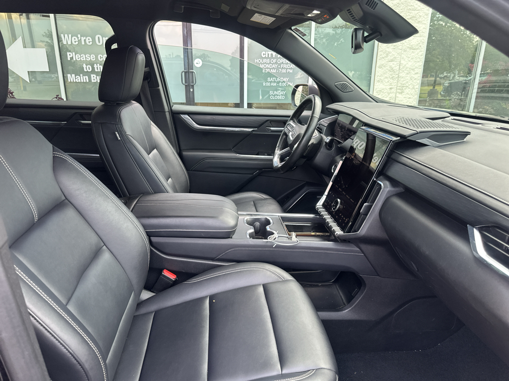 Vehicle photo 10