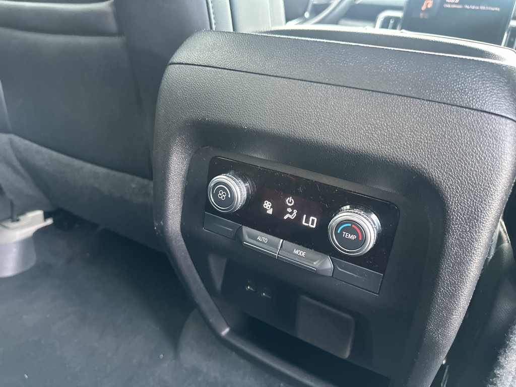 Vehicle photo 15