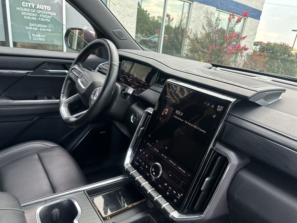 Vehicle photo 11