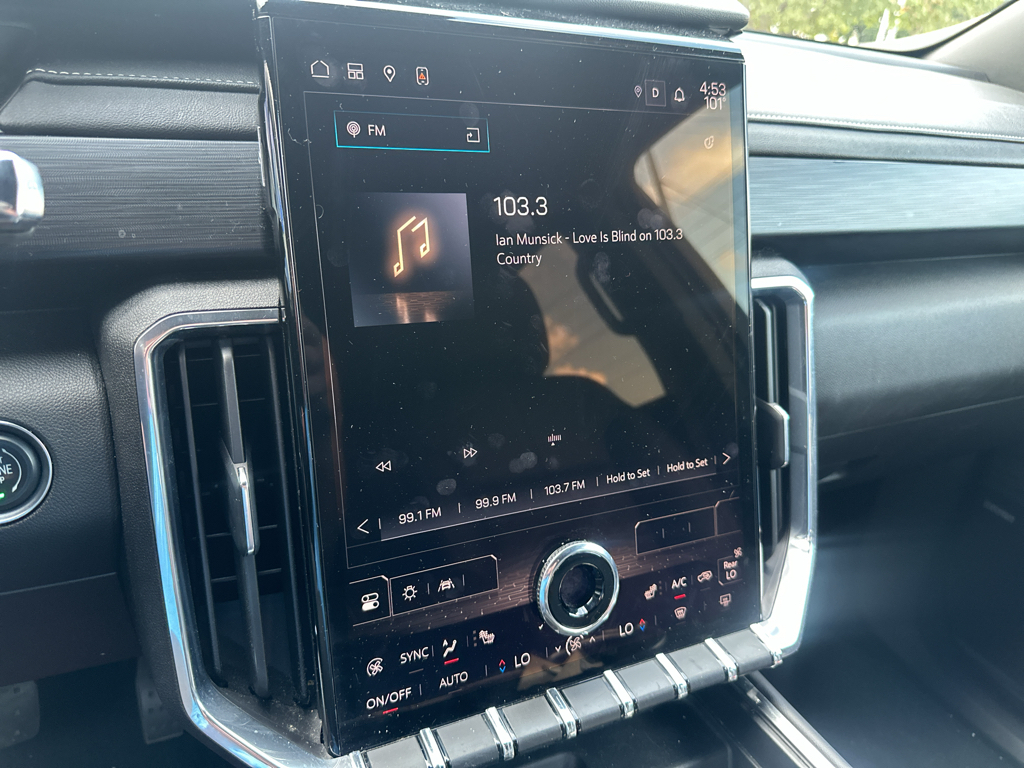Vehicle photo 30