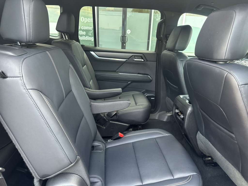 Vehicle photo 13