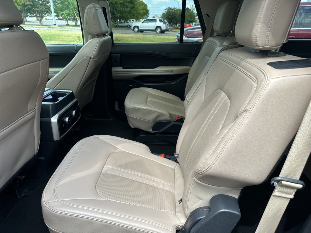 Vehicle photo 18