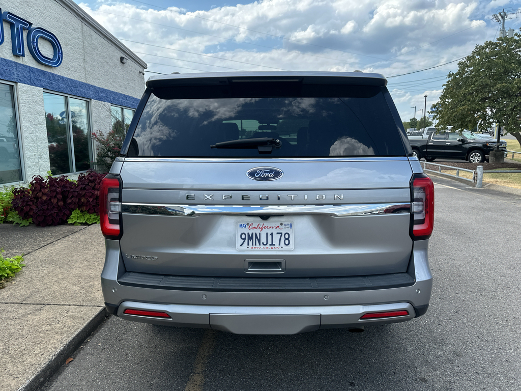 Vehicle photo 5
