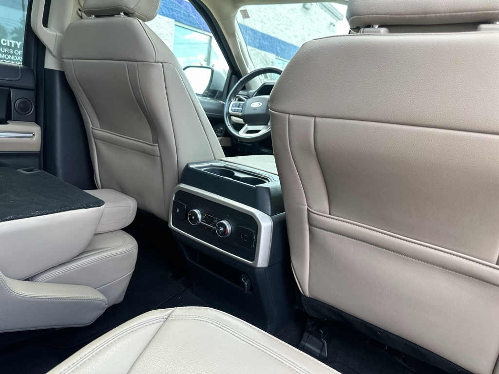 Vehicle photo 14