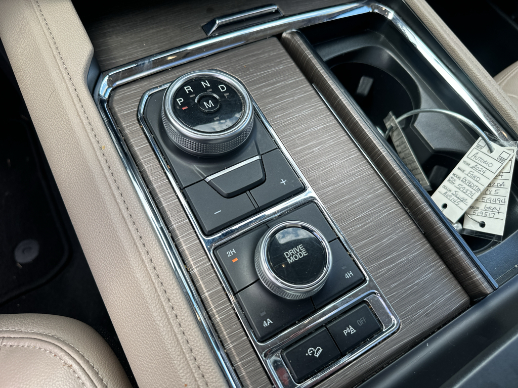 Vehicle photo 30