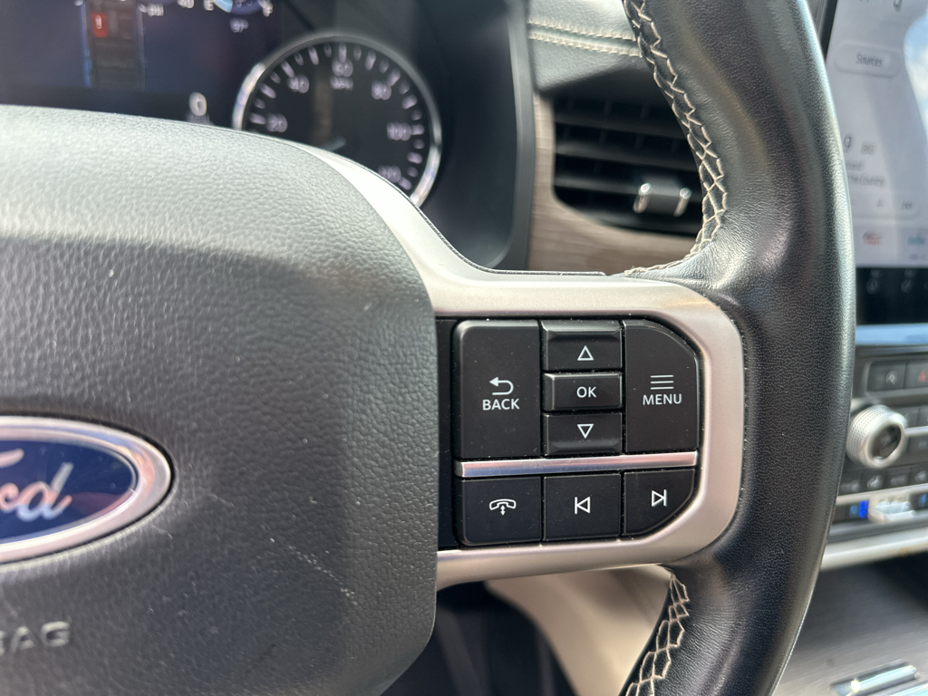 Vehicle photo 26