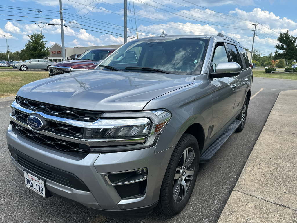 Vehicle photo 8