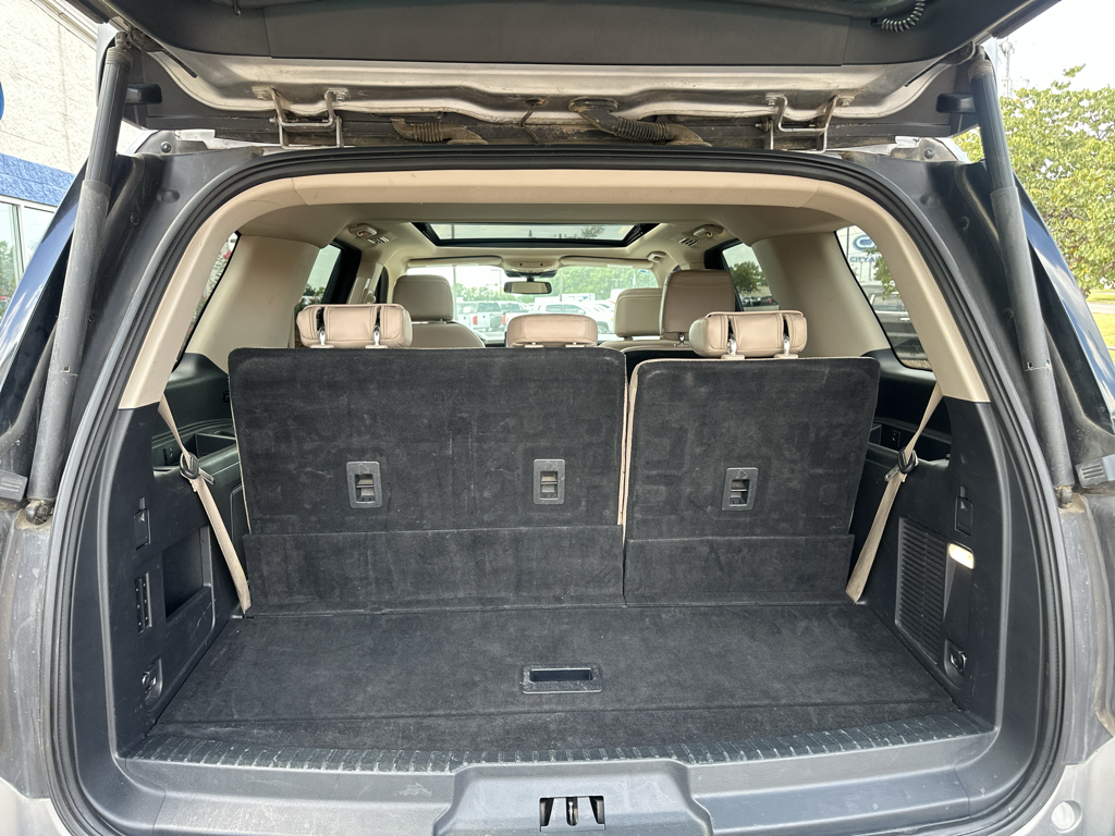 Vehicle photo 16