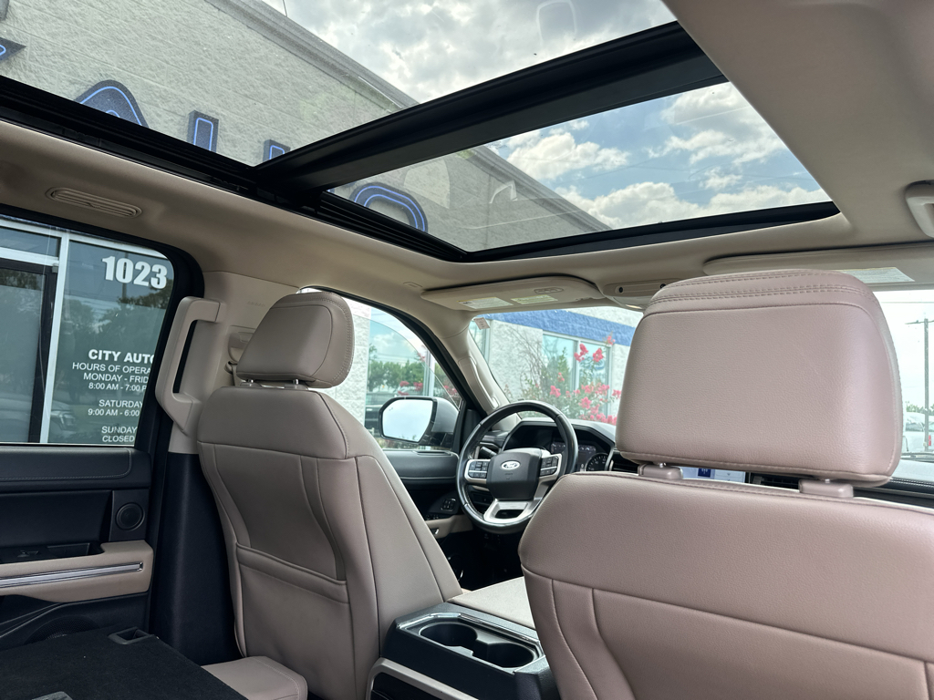 Vehicle photo 15